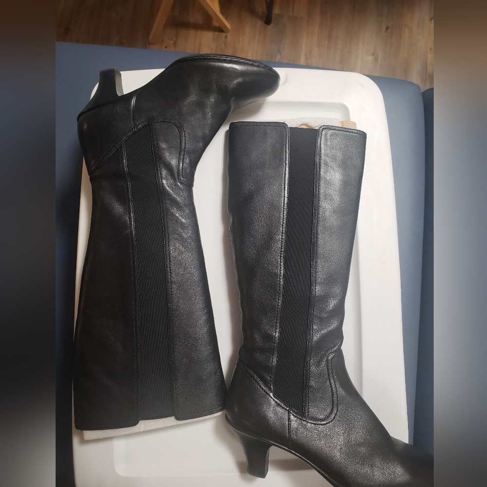 Softspots Knee High Boots size 8.5